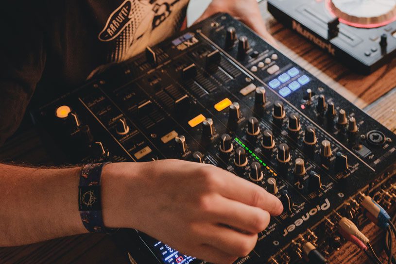 Beginners Guide to DJ Equipment